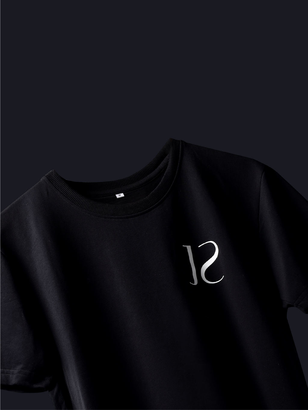 Black jayhues marque t-shirt with a white hd logo print on black background