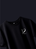 Black jayhues marque t-shirt with a white hd logo print on black background