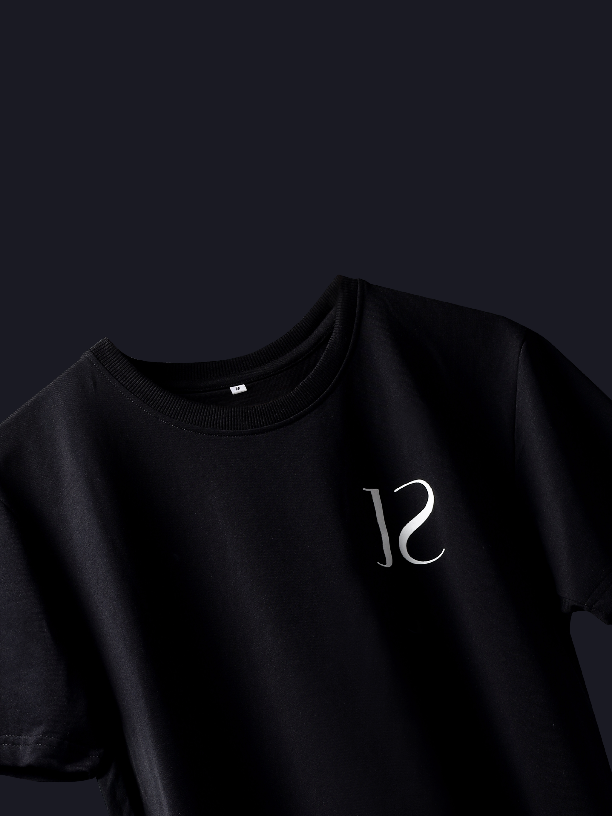 Black jayhues marque t-shirt with a white hd logo print on black background