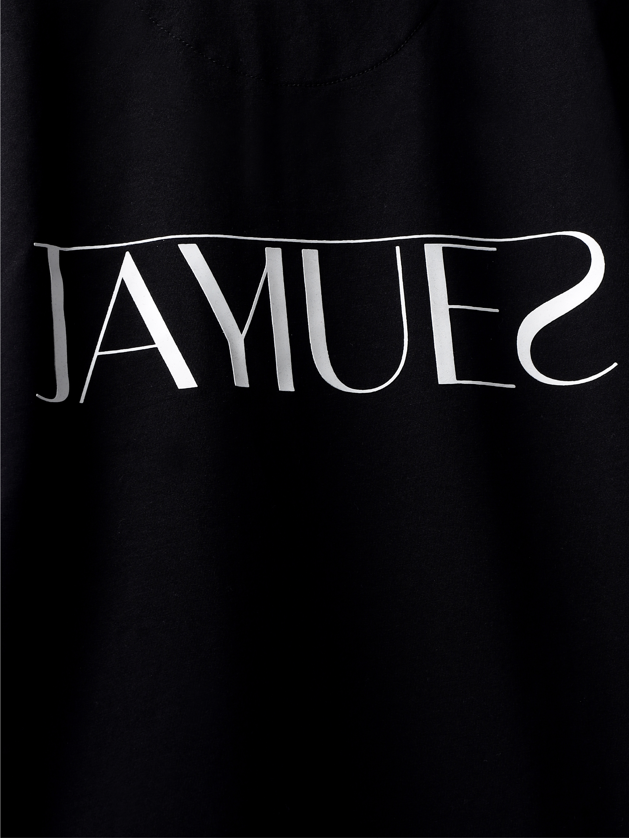 Closeup of white hd jayhues logo on the backside of Black jayhues marque t-shirt. 